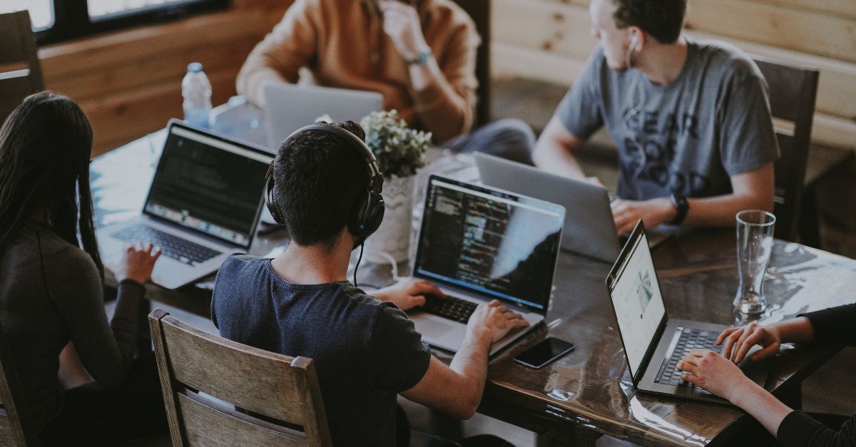 Hot-Desking: Is it right for your Company? - Work-Buddy coworking insights